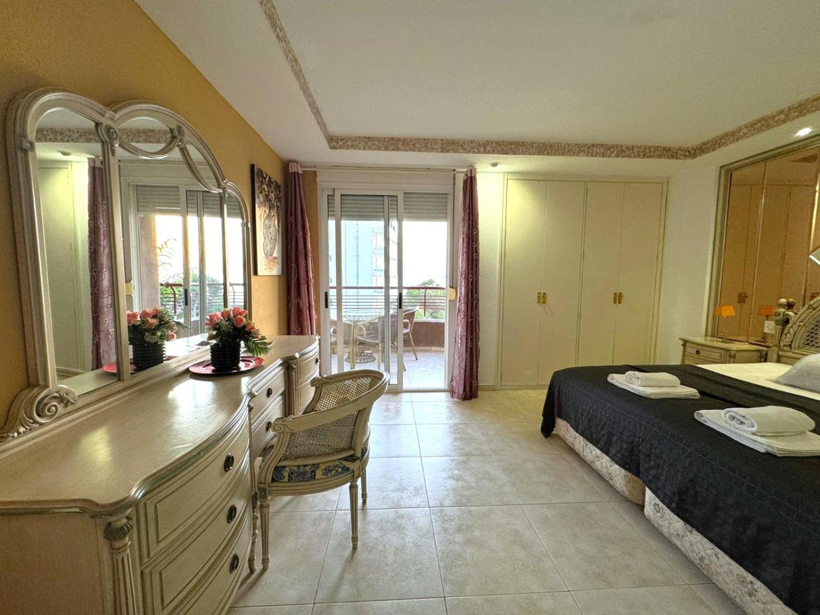 Coblanca 8-2º Fantasy Appartement